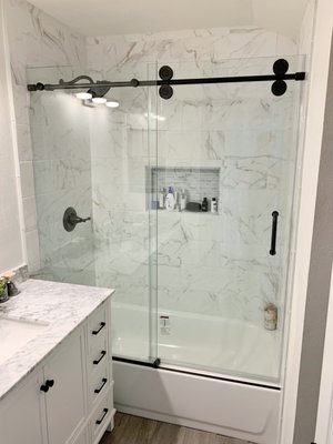 Frameless barn door - Single sliders Frameless barn door - Single sliders