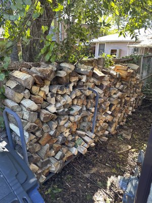 Face Cord Delivery - Ashley H - This delivery was in a small corridor where the rack was not big enough for the amount of wood being delivered. Not a problem and took about 30 minutes.
