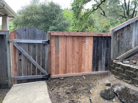 Fence🛠repair and gate repair🚧 - This was a fance that had a rooted post, so we replaced it and added a wooden fance Fence🛠repair and gate repair🚧 - This was a fance that had a rooted post, so we replaced it and added a wooden fance