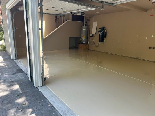 Residential Alamo Solid Color - We did a total change in this garage, while using solid color epoxy.
This garage was with lots of stains and cracks. Residential Alamo Solid Color - We did a total change in this garage, while using solid color epoxy.
This garage was with lots of stains and cracks.
