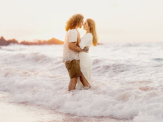 Couples in Love - Iconic portraits in paradise. We love to WOW our guests. Appointments available! Call (808) 298-5188 or visit our booking site https://waileaportrait.as.me/schedule.php to schedule. Couples in Love - Iconic portraits in paradise. We love to WOW our guests. Appointments available! Call (808) 298-5188 or visit our booking site https://waileaportrait.as.me/schedule.php to schedule.