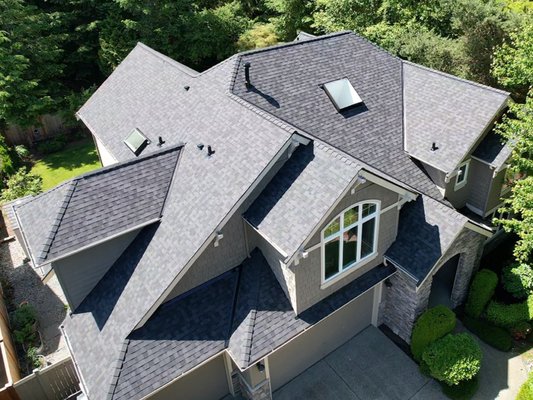 Abhijit's New Roof - This home just got a stunning upgrade with CertainTeed Landmark Pro shingles in Max Def Black Walnut—a perfect blend of durability and eye-catching curb appeal.
🔝📌If you’re thinking about a new roof, we’d love to help—reach out today for a free estimate!