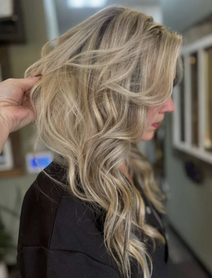 Highlights & Balayage - A little light. A whole new feeling.
Soft, sun-kissed dimension or brighter ribbons that catch the light. Explore highlights and balayage to find the finish that feels like you. Highlights & Balayage - A little light. A whole new feeling.
Soft, sun-kissed dimension or brighter ribbons that catch the light. Explore highlights and balayage to find the finish that feels like you.