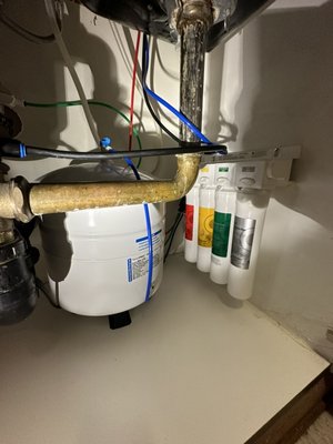 Installation of a water filtration system and replacement of angle valves under the sink - In this apartment lives a very elderly lady who no longer has the strength to carry large water bottles from the store. Therefore, she requested the installation of a water filtration system. Additionally, during the installation process, it was decided to replace the water supply valves because they were in very poor condition and could not shut off the water. Installation of a water filtration system and replacement of angle valves under the sink - In this apartment lives a very elderly lady who no longer has the strength to carry large water bottles from the store. Therefore, she requested the installation of a water filtration system. Additionally, during the installation process, it was decided to replace the water supply valves because they were in very poor condition and could not shut off the water.