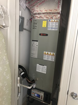 Inverter System Installation - This is a 3-ton 21 SEER Inverter heat pump system. It is one of the most efficient split systems on the market today, and has 750 different stages of cooling and heating. Inverters offer increased efficiency, air circulation, air filtration, and dehumidification. Inverter System Installation - This is a 3-ton 21 SEER Inverter heat pump system. It is one of the most efficient split systems on the market today, and has 750 different stages of cooling and heating. Inverters offer increased efficiency, air circulation, air filtration, and dehumidification.