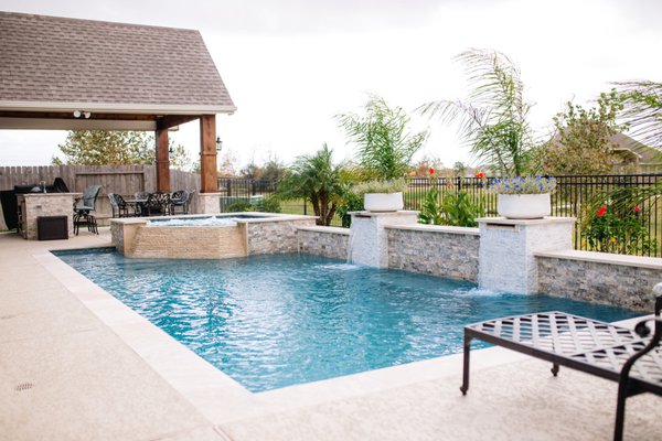 Classic Contemporary Linear Pool/Spa - Avree Custom Pools has been creating backyard retreats for decades, transforming outdoor spaces into an oasis that can be enjoyed year-round. Designing and building projects that fit your lifestyle and unique preferences with excellence is our mission.