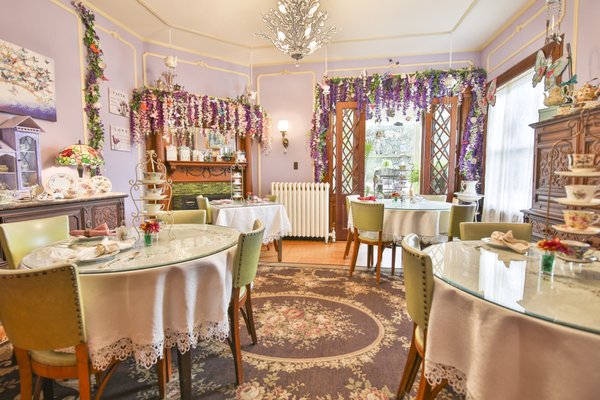 Butterfly Room - One of five beautifully decorated dining rooms in this Historic Victorian Mansion built in 1898. Butterfly Room - One of five beautifully decorated dining rooms in this Historic Victorian Mansion built in 1898.