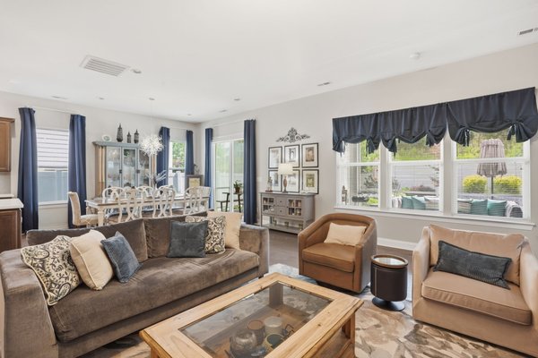 Recurring Cleaning Client - This is a bi-weekly recurring client for the last 2 years. The very first cleaning was a deep clean. From there, cleanliness is maintained every two weeks. The customer also books a deep clean every Spring and Fall.