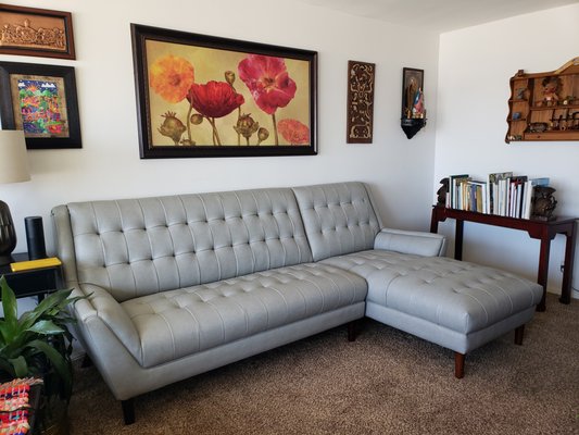 Naugahyde Vinyl Sofa Upholstery - From Cloths fabric to vinyl Naugahyde Vinyl Sofa Upholstery - From Cloths fabric to vinyl