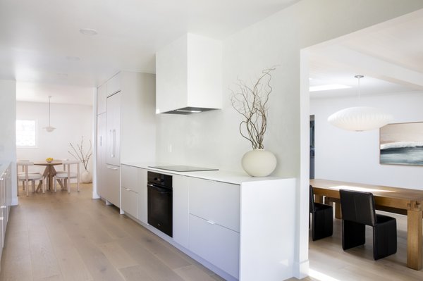 Kitchen Remodel - Studio City - These stunning minimalist kitchens have clean lines and stunning finishes for a contemporary look. Kitchen Remodel - Studio City - These stunning minimalist kitchens have clean lines and stunning finishes for a contemporary look.