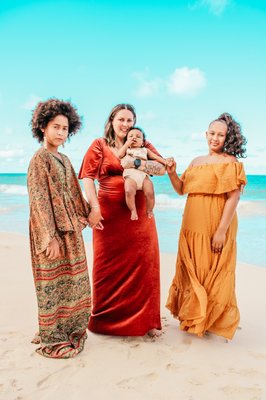 Ladies Photo Shoot - This beautiful family decided to have their family pictures on the beach.