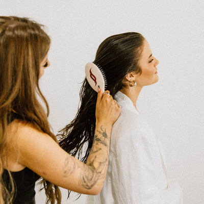 JK SIGNATURE BLOWOUT - Our signature blowout starts at the shampoo bowl, detoxing and cleansing before working in your conditioning treatment with a relaxing scalp message. Then, at the chair, your stylist selects products tailored to your hair type and needs to create the smooth, silky, bouncy blowout of your dreams.