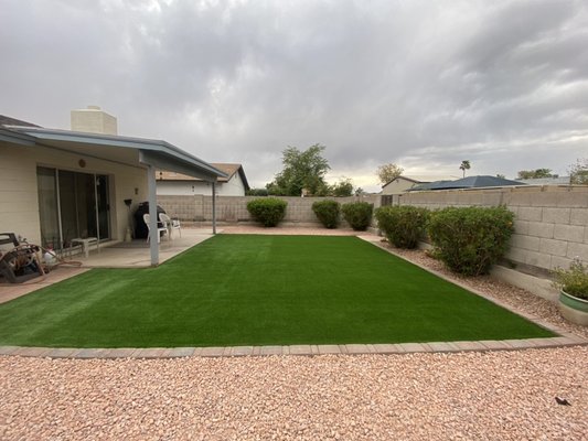 Tierra Norte Turf - Our client contacted us wanting to redo her backyard. We suggest for her to go for a different type of paver border and with a 70 oz turf that’s pet friendly! We chose a pattern to be done within the border and it turned out beautiful! To reduce cost we suggest to go with straight paver borders and also keep the length of the turf within at 15 ft expansion.