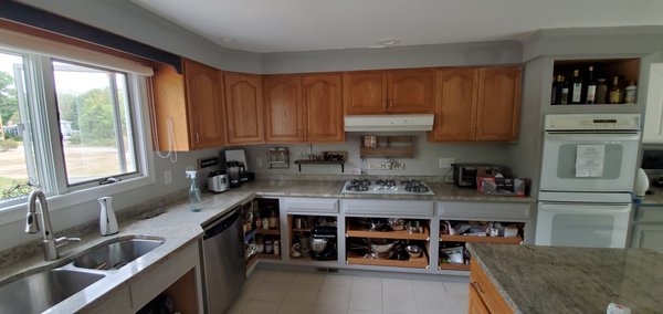 Kitchen cabinets, White painting - This project was originally started by the customer with gray over the oak but later they decided to go with a white finish.
all the prep work was done from sanding to ready to paint.
This project was all painted using Air sprayer.