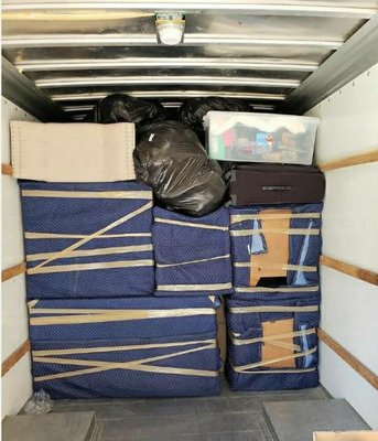 4 bedroom home being moved into a newer/larger home - Protecting customers merchandise is our number one priority. We love to see the customers expressions when they see how well we protect their merchandise! Safe travels! 4 bedroom home being moved into a newer/larger home - Protecting customers merchandise is our number one priority. We love to see the customers expressions when they see how well we protect their merchandise! Safe travels!