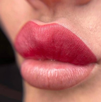 Lips Blushing - semi-permanent cosmetic procedure that enhances the natural color, giving them a more defined and fuller appearance Lips Blushing - semi-permanent cosmetic procedure that enhances the natural color, giving them a more defined and fuller appearance