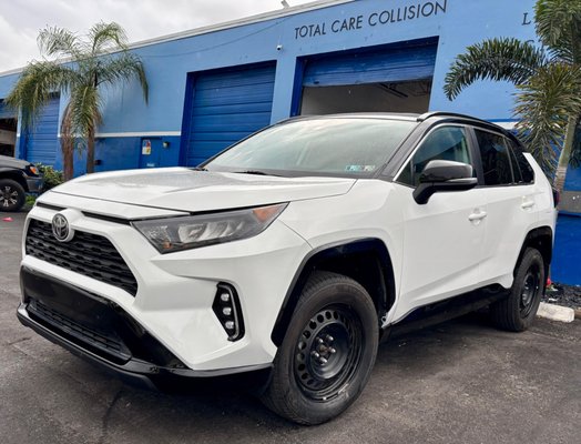 Toyota RAV4 – Before & After - Rebuilt from a severe front-left impact in under 24 hours. Hood replacement, headlight assembly swap, bumper reconstruction, fender reshaping, door panel correction, and a full white refinish with factory-grade blending.
Arrived with heavy structural deformation; departed looking showroom-new. All work performed on-site by our certified team at Total Care Collision in Pompano Beach. Toyota RAV4 – Before & After - Rebuilt from a severe front-left impact in under 24 hours. Hood replacement, headlight assembly swap, bumper reconstruction, fender reshaping, door panel correction, and a full white refinish with factory-grade blending.
Arrived with heavy structural deformation; departed looking showroom-new. All work performed on-site by our certified team at Total Care Collision in Pompano Beach.