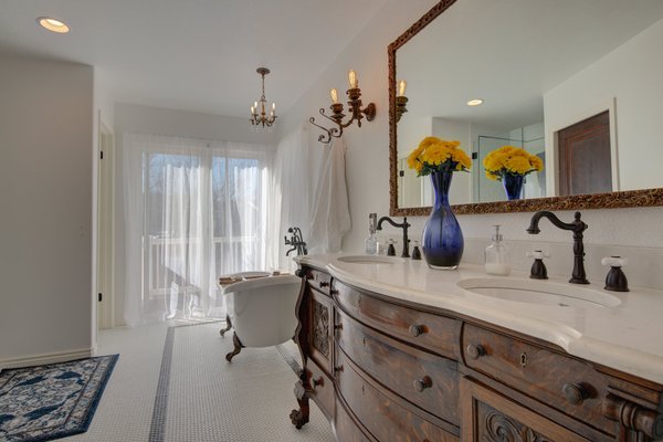 Brian's Bathroom - This is what blissful peace looks like. Brian's Bathroom - This is what blissful peace looks like.