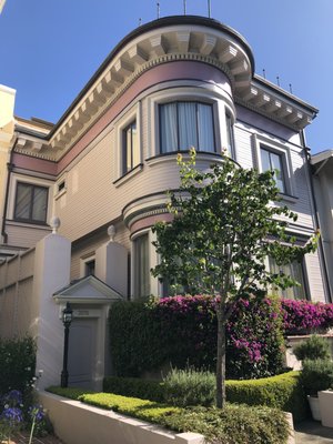 San Francisco Classic Exteriors - I started my business in San Francisco in August 1985, one year after graduating from San Francisco State University.  We love preserving and beautifying  San Francisco's historic homes.  I loved it in 1985 and I love it today. Our dedicated team of craftsman , who have been with me for many years, love it too.   Here are a few examples of our work in SF.