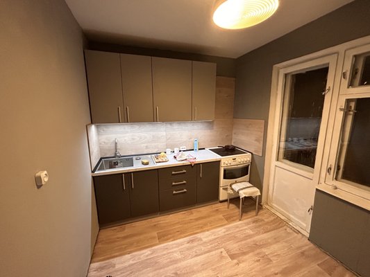 Kitchen renovation - Painting walls.
Laying laminated board on the wall.
A kitchen work surface was made.