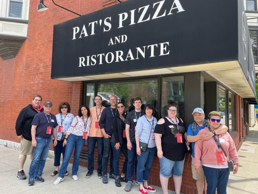 DOWNTOWN PIZZA WALK FRIDAYS ONLY from 5:00PM – 7:30PM | 2.5 HOURS - DOWNTOWN PIZZA WALK - FRIDAYS ONLY from 5:00PM – 7:30PM | 2.5 HOURS
It’s not just any ol’ Chicago walking tour. Learn fun facts about Chicago’s history and see some of Chicago’s most impressive architecture up close. But on top of that, taste the best variety of Chicago pizza, learn the history of Downtown Chicago’s finest pizzerias, and maybe have a chat with one of the owners!
Meet your Doughcent at Robert’s Pizza & Dough Co. (465 N. McClurg Court)- they’ll be wearing a black “Pizza City USA” shirt. Just tell the hostess you’re there for the Pizza City Tour. You’ll check in (please arrive 10 min. early, as we have a lot of pizza to get to!) then experience three pizzerias showcasing three different styles of pizza. (Note: soda & alcohol are available for purchase).
Highlights include a classic Chicago deep-dish with a twist, an artisan-style and a classic Roman. Included in your tour price is a custom souvenir lanyard and badge so you can track all of the pizzerias on your tour and tag them on Instagram. Your badge is also good for a discount at one of our favorite pizzerias in town for future use. DOWNTOWN PIZZA WALK FRIDAYS ONLY from 5:00PM – 7:30PM | 2.5 HOURS - DOWNTOWN PIZZA WALK - FRIDAYS ONLY from 5:00PM – 7:30PM | 2.5 HOURS
It’s not just any ol’ Chicago walking tour. Learn fun facts about Chicago’s history and see some of Chicago’s most impressive architecture up close. But on top of that, taste the best variety of Chicago pizza, learn the history of Downtown Chicago’s finest pizzerias, and maybe have a chat with one of the owners!
Meet your Doughcent at Robert’s Pizza & Dough Co. (465 N. McClurg Court)- they’ll be wearing a black “Pizza City USA” shirt. Just tell the hostess you’re there for the Pizza City Tour. You’ll check in (please arrive 10 min. early, as we have a lot of pizza to get to!) then experience three pizzerias showcasing three different styles of pizza. (Note: soda & alcohol are available for purchase).
Highlights include a classic Chicago deep-dish with a twist, an artisan-style and a classic Roman. Included in your tour price is a custom souvenir lanyard and badge so you can track all of the pizzerias on your tour and tag them on Instagram. Your badge is also good for a discount at one of our favorite pizzerias in town for future use.