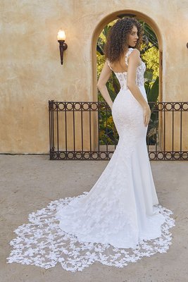 NEW DESIGNER! - New Designer! Beloved by Casablanca now at Hanna Bridal!
Wanting a timeless look? Look no further! We are now featuring Beloved by Casablanca- all gowns under $2,000. NEW DESIGNER! - New Designer! Beloved by Casablanca now at Hanna Bridal!
Wanting a timeless look? Look no further! We are now featuring Beloved by Casablanca- all gowns under $2,000.