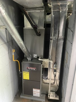HEATING/COOLING SYSTEM w/HOT WATER TANK - WHOLE HOUSE HEATING/COOLING SYSTEM