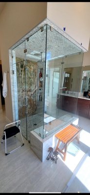 Fish Tank Shower - This shower was put in a multi-million dollar home with a slab of Jade behind it. Came out really wonderful Fish Tank Shower - This shower was put in a multi-million dollar home with a slab of Jade behind it. Came out really wonderful