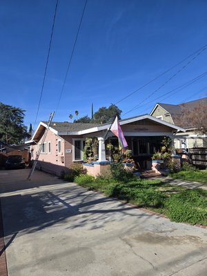 Solar and battery installation in Redlands historic District - This solar installation was completed in downtown Redlands historic district. It is a front and back house duplex. Each duplex got 12 Qcell 410 W panels paired with Enphase Energy, IQ 8AC micro, inverters and monitoring system, connected to the whole house Franklin Energy management system 15kw. Solar and battery installation in Redlands historic District - This solar installation was completed in downtown Redlands historic district. It is a front and back house duplex. Each duplex got 12 Qcell 410 W panels paired with Enphase Energy, IQ 8AC micro, inverters and monitoring system, connected to the whole house Franklin Energy management system 15kw.