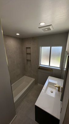 Bathroom remodel -2024 - The bathroom was in poor condition, we completely replaced everything with new ones - plumbing, electrics , exhaust fan ! We also replaced the front door and installed a Dorr package! The owner was very pleased
