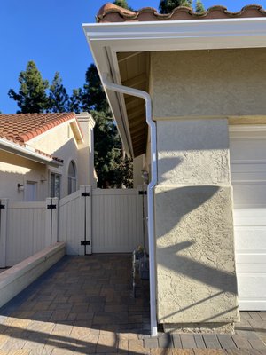 Seamless aluminium rain gutters installation - Seamless aluminium rain gutters installation