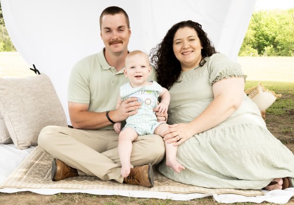 Family Minis - Family mini's under a pretty backdrop. If you are looking to have family pictures, or any pictures done, please reach out. We are honored to capture those moments for you. We are a full-service photography business.