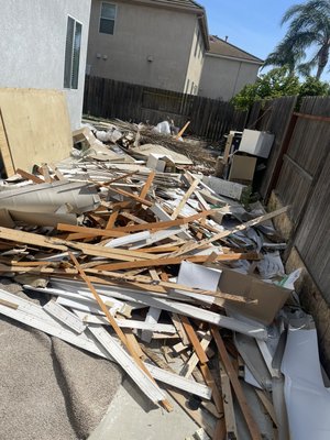 Flooring & junk clean up - This job was a long process including lots of flooring materials and tiles. We appreciate the business from our clients Flooring & junk clean up - This job was a long process including lots of flooring materials and tiles. We appreciate the business from our clients