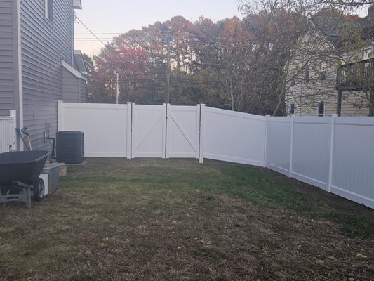 Tuckerton white vinyl privacy fence - Another beautiful, 6 ft white vinyl privacy fence with a double drive Gate and a single 4ft walkate all with black powder coated stainless steel hardware. Tuckerton white vinyl privacy fence - Another beautiful, 6 ft white vinyl privacy fence with a double drive Gate and a single 4ft walkate all with black powder coated stainless steel hardware.