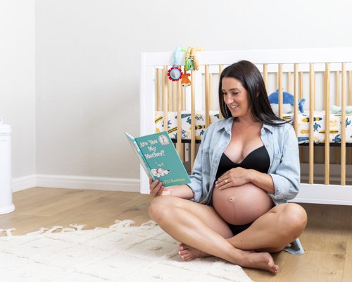 Maternity Session at Home - This beautiful mom-to-be wanted her maternity session done where she felt the most beautiful and compfortable. If you have big bright windows or a great lighting at home, your own space might be a great spot for your session. It's also a great opportunity to take photos of your baby's nursery. Let us know how we can help! Visit our website to contact us about your session.