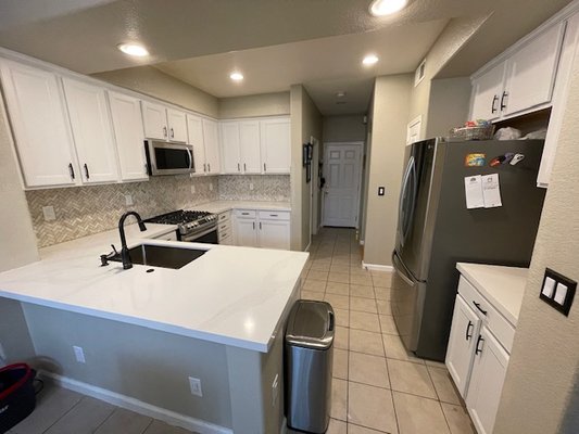 Kichen backsplash and counter top update - Handymaps did a couple updates to this outdated kitchen and it made a big difference. Kichen backsplash and counter top update - Handymaps did a couple updates to this outdated kitchen and it made a big difference.
