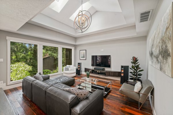 Upscale Homes Listed and Sold - Our brokerage is active in several upscale neighborhoods and here are some marketing samples for homes we listed and sold. Upscale Homes Listed and Sold - Our brokerage is active in several upscale neighborhoods and here are some marketing samples for homes we listed and sold.