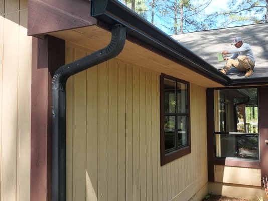 Seamless Gutter Replacement - For this project we replaced a seamless gutter run on the front of the home. The homeowner wanted to keep and re-use their down spouts and just replace the gutter. They decided to go with a darker color that would compliment their beautiful home. We removed the old gutter carefully so that we didn’t damage our customers facia. After replacing the gutter run and installing a splash guard, we cleaned up and hauled off all the garbage. Seamless Gutter Replacement - For this project we replaced a seamless gutter run on the front of the home. The homeowner wanted to keep and re-use their down spouts and just replace the gutter. They decided to go with a darker color that would compliment their beautiful home. We removed the old gutter carefully so that we didn’t damage our customers facia. After replacing the gutter run and installing a splash guard, we cleaned up and hauled off all the garbage.