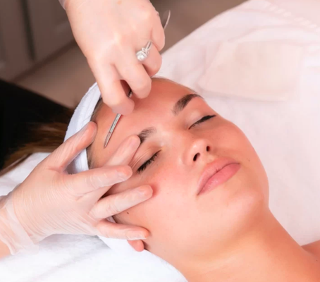 One 60 Minute facial with Dermaplane - What's included:
Double cleanse and exfoliating Multivitamin scrub
Pumpkin exfoliating mask with steam
Extractions
Toner and hyaluronic acid serum
Ending with Cold Stone facial massage which relieves under eye puffiness; calms, soothes and refreshes the skin
Dermaplane Facials include basic facial ending with Dermaplaning which makes your skin surface smooth and radiant by removing the short soft hairs "peach fuzz" on your face as well as dead skin.