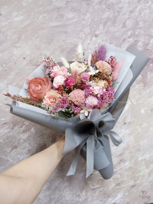 Dried Flower Bouquet - Dried Flower:

While it does depend on the flower,
generally dried flowers last between 1-3 years!
As long as they are cared for properly, handled with care and kept out of direct sunlight, wind and humid conditions, you'll be able to enjoy your beautiful blooms for years.