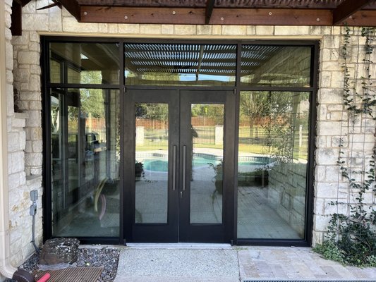 Residential Projects - If you need window glass repair or replacement, the pros at Simple Glass offer precision installation of high-quality window glass in Dallas and surrounding areas. Residential Projects - If you need window glass repair or replacement, the pros at Simple Glass offer precision installation of high-quality window glass in Dallas and surrounding areas.