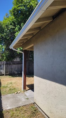 Dry rot and new gutters - This repair was done in May. Before, it had dry rot almost on all rafter tails due to the lack of gutters. Now it is repaired, and new gutters are installed. Dry rot and new gutters - This repair was done in May. Before, it had dry rot almost on all rafter tails due to the lack of gutters. Now it is repaired, and new gutters are installed.