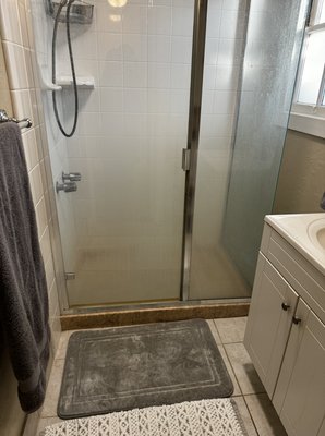 Move out cleaning San Mateo 1bed/1bath - This cleaning is from an Airbnb that is rented for seasons. When the guest left, we promptly cleaned everything. All the details take care of. Removed cobwebs, dust, calcium. Cabinets cleaned outside and inside, sheets washed and changed.
Everything cleaned and then ready for the next guest. Move out cleaning San Mateo 1bed/1bath - This cleaning is from an Airbnb that is rented for seasons. When the guest left, we promptly cleaned everything. All the details take care of. Removed cobwebs, dust, calcium. Cabinets cleaned outside and inside, sheets washed and changed.
Everything cleaned and then ready for the next guest.