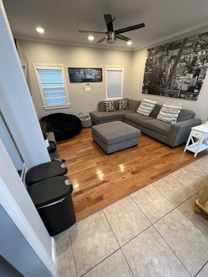 Deep cleaned Airbnb - We got hired to do cleanings at a airbnb in oakland. So far so good!
