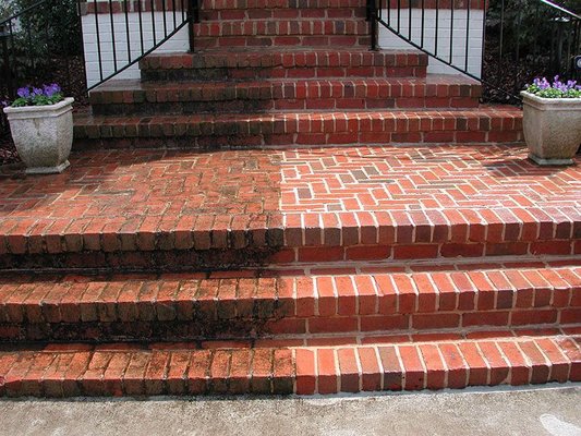 Brick stairs transformation - Brick staircase washed Brick stairs transformation - Brick staircase washed