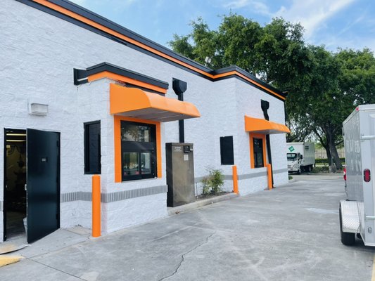 Commercial Painting Services - We use spray guns and can provide top notch painting services for all size commercial businesses! Commercial Painting Services - We use spray guns and can provide top notch painting services for all size commercial businesses!