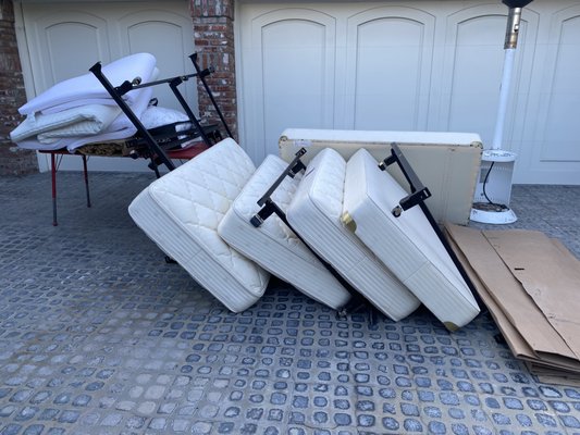 Corona del Mar resident bed frame, mattress, boxspring, table, cardboard removal - the customer had a new furniture put in and she wanted to get rid of her old furniture and clear her driveway Corona del Mar resident bed frame, mattress, boxspring, table, cardboard removal - the customer had a new furniture put in and she wanted to get rid of her old furniture and clear her driveway
