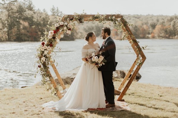 Elegant Weddings - Wedding arrangements are very enjoyable to create and that joy translates to every arrangement. Call us today to get started on your unique arrangement today!