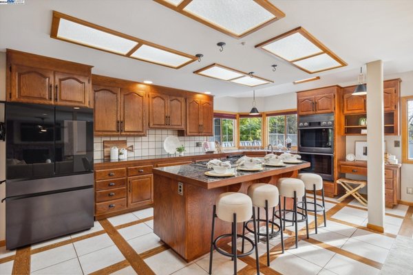 Residential Painting - 650-868-7223 - Since 2016, Global Painting & Decoration has delivered premier painting services across the Bay Area. Locally owned and operated, the company is known for its commitment to excellence, using high-quality painting products and over 20 years of combined expertise to bring out the best in both residential and commercial spaces. Services include custom paint color matching, stain finishing, glaze, faux finishes, furniture restoration, kitchen cabinet refinishing, lacquer finishes, oil-based paint, and more. Owner Catalino C. leads with a passion for colors and a dedication to customer satisfaction, ensuring every project exceeds expectations in quality and craftsmanship.

For reliable, skilled, and personalized painting solutions, choose Global Painting & Decoration.