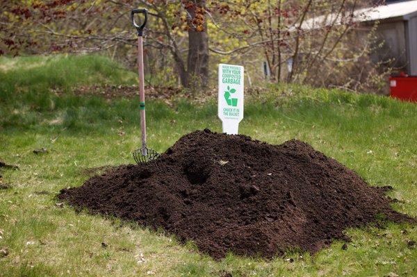 Composting Food Waste - Curbside composting is a way to recycle food scraps and compostable materials through a pickup service rather than at home.

Instead of throwing food scraps, bones and meats, seashells, paper products, and other compostable material into the trash, households use a Garbage to Garden bucket with sealed lid. Each week, subscribers put the bucket on the curb for Garbage to Garden to service. Garbage to Garden brings the food scraps to local farms to be composted.* Participants may receive as much as 1 bag of finished compost a week, upon request. The compost returned to participating households is from local partner farms and is approved by MOFGA for organic gardening and crop production.

*For us, community composting is all about composting locally. That means, whether you are in Maine or Massachusetts, your food scraps are being composted at local farms, close to home.